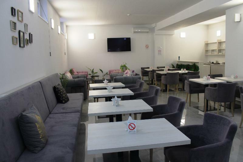 Garni Hotel 11Tica Dm Novi Sad Bagian luar foto